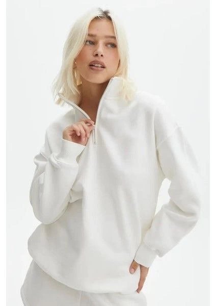 Kadın 3 İplik Pamuklu Oversize Yarım Fermuarlı Yakalı Basic Sweatshirt - Beyaz