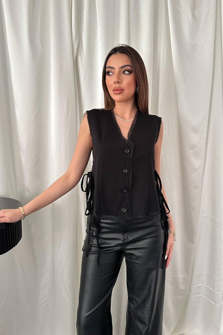 Siyah Yanları Bağcıklı Yelek - Yeni Sezon