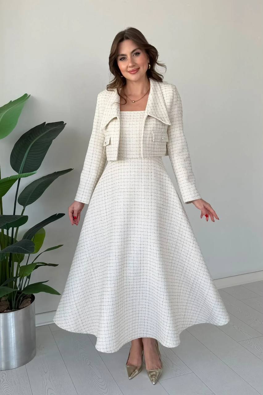 Zarafetin Modern Yorumu: Premium Dokulu Elbise & Ceket Takım Beyaz